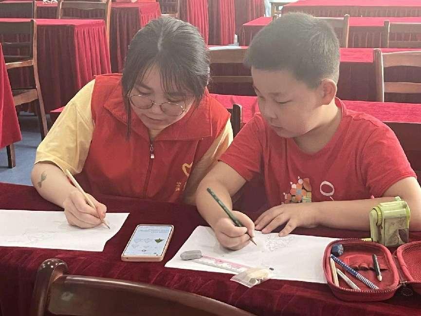 安徽學(xué)子三下鄉(xiāng)：跨越國(guó)界，共享文化精髓