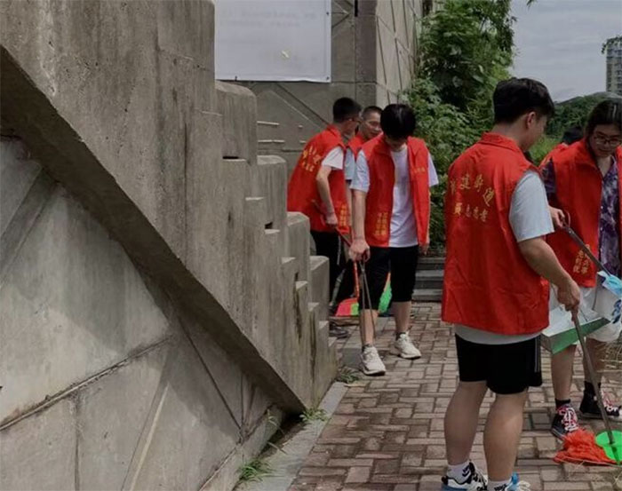 共創(chuàng)衛(wèi)生環(huán)境，搞好河道管護(hù)