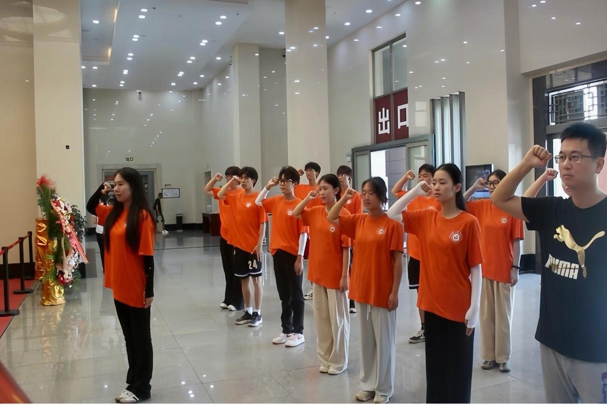 革命精神薪火傳，行走的思政課不一般 ——紡織服裝學院“東‘紡’紅”實踐團赴會同粟裕紀念館開展紅色研學活動