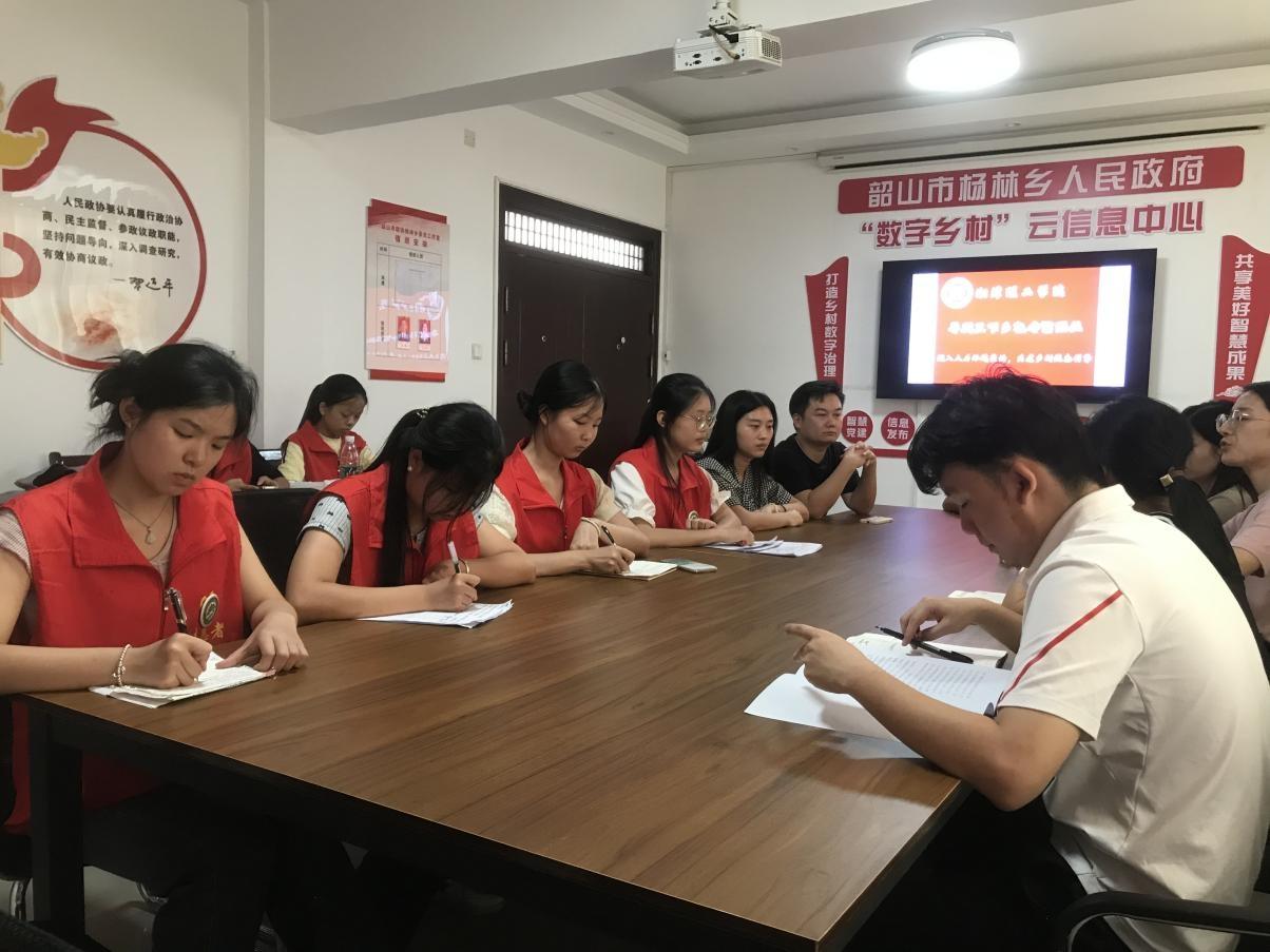 深入訪談鄉(xiāng)政府干部，共話人居環(huán)境整治
