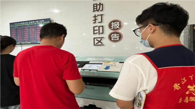 “暖心導(dǎo)診，童心候診”——福建學(xué)子晉江市醫(yī)院導(dǎo)診活動