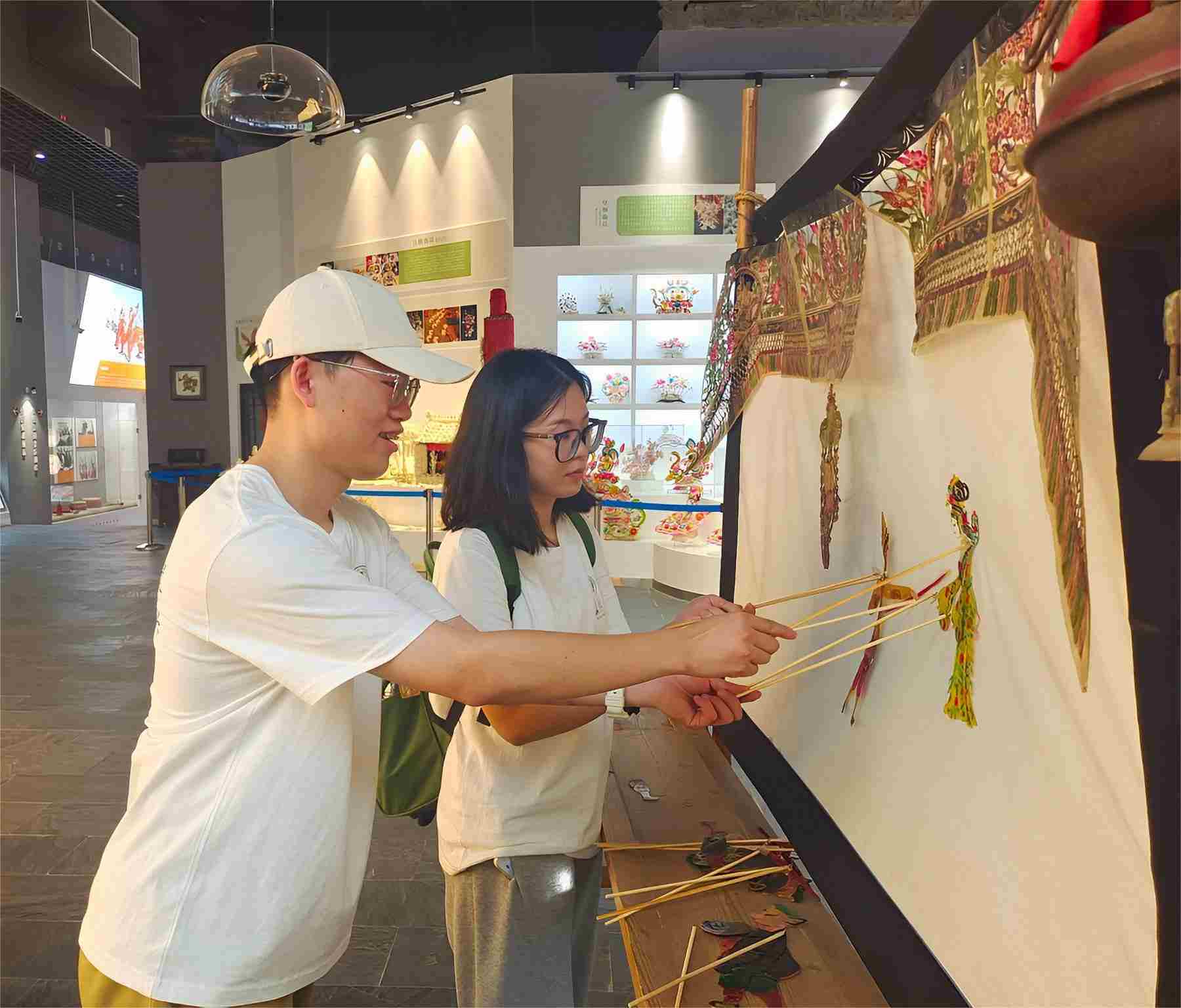 尋皮影千年手藝，賡民族歷史文脈