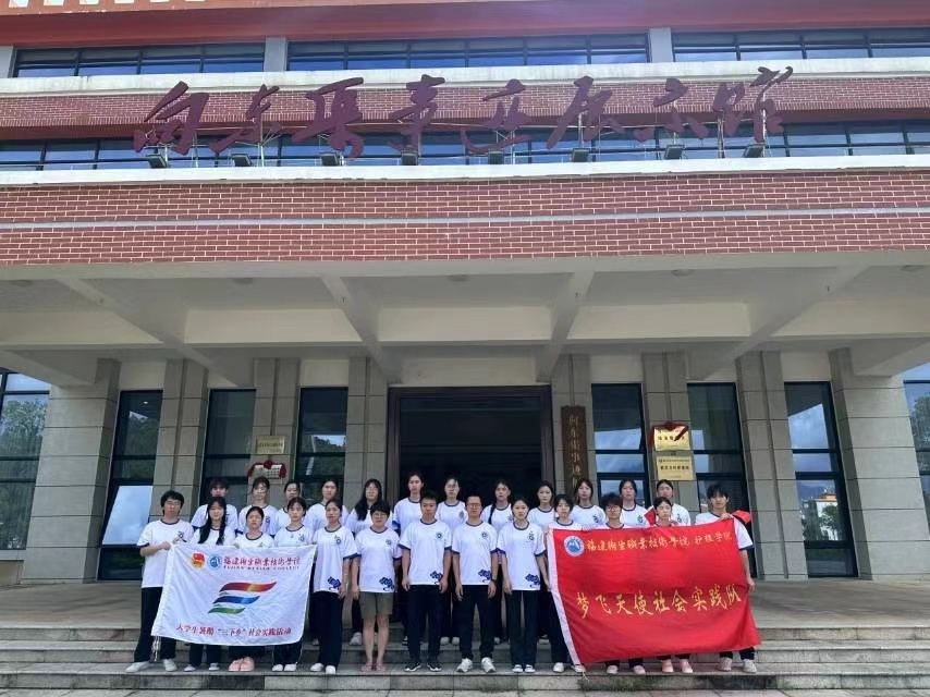 三下鄉(xiāng)——“夢飛天使”志愿服務隊踏上向東渠的記憶之旅