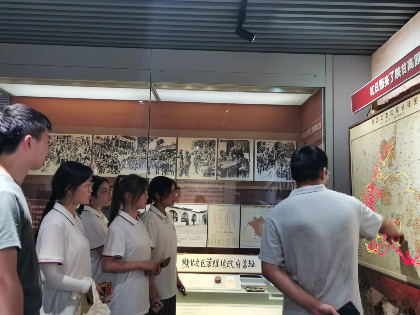 長安大學赴陜西渭南“鄉(xiāng)村振興·服務(wù)三農(nóng)”暑期社會實踐隊在習仲勛紀念館參觀學習