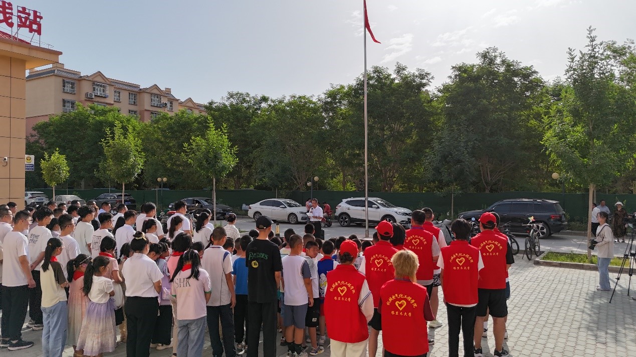 深入社區(qū)教學(xué)，童心伴我同行