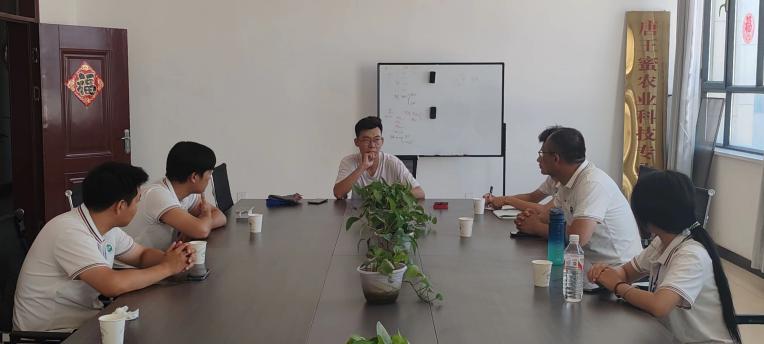 錦繡前程，電商筑夢：劉文旋與疆君令，破繭成蝶的創(chuàng)業(yè)華章——石河子大學(xué)師范學(xué)院三下鄉(xiāng)發(fā)展成就觀察實(shí)踐團(tuán)深入第三師51團(tuán)12連走訪劉文旋圖木舒克市疆君令電子商務(wù)