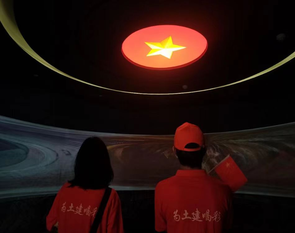 覽二七紀(jì)念館塔，學(xué)中國(guó)共產(chǎn)黨史