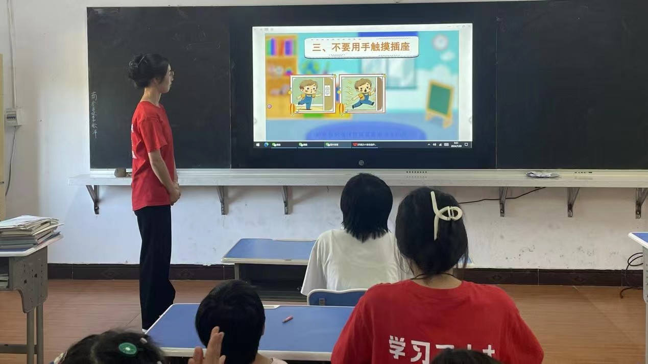 池州學(xué)院商學(xué)院實(shí)踐團(tuán)：自然探索與安全“童”行