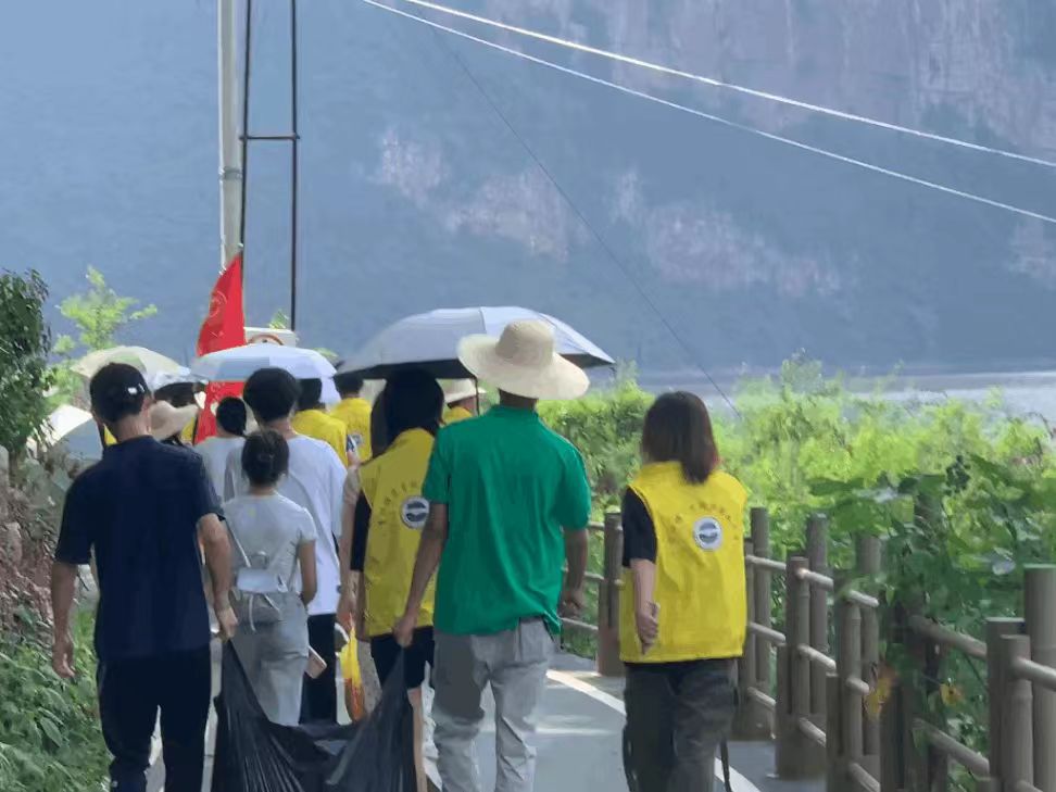 走進(jìn)化屋村——實(shí)踐出真知，感悟促成長